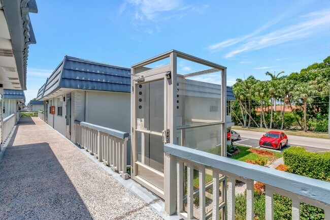 177 Tuscany Ln in Delray Beach, FL - Building Photo - Building Photo
