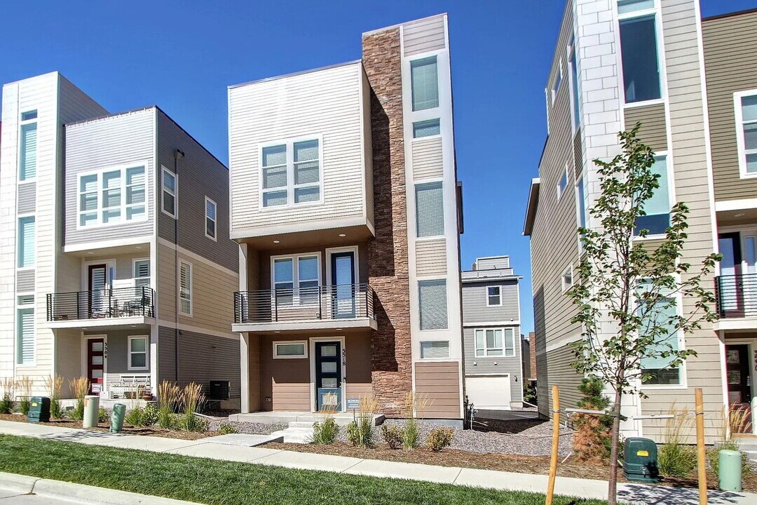 3518 Corsica Way in Castle Rock, CO - Building Photo