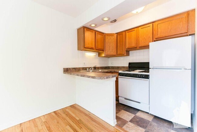 540 W Roscoe St in Chicago, IL - Building Photo - Building Photo