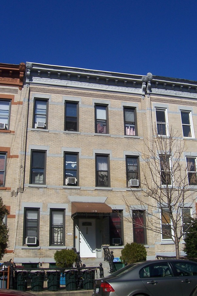 1719 Greene Ave in Flushing, NY - Building Photo - Building Photo