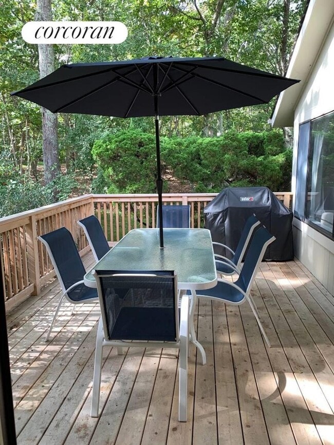 197 Treescape Dr in East Hampton, NY - Building Photo - Building Photo