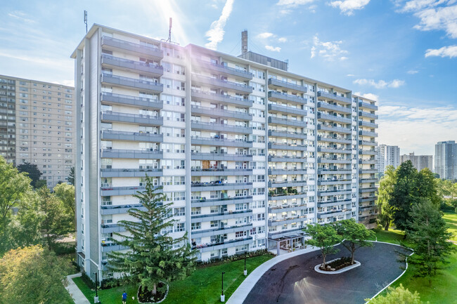 Havenbrook Towers in Toronto, ON - Building Photo - Building Photo