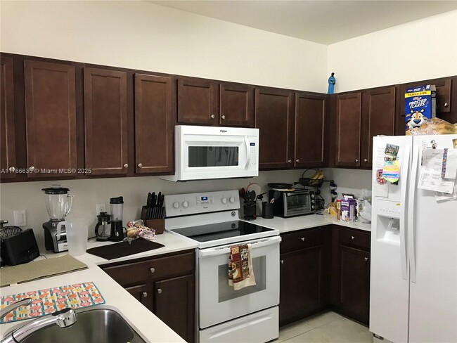 290 NW 109th Ave in Miami, FL - Building Photo - Building Photo