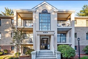 15 Bourbon St, Unit 69 Gregorio in Peabody, MA - Building Photo