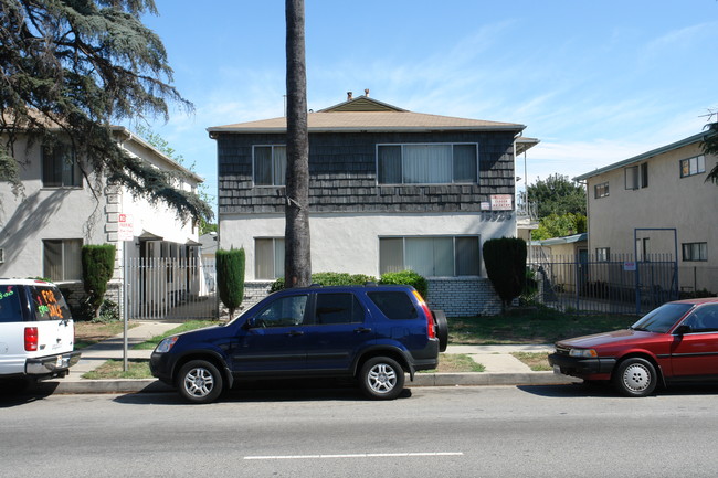 15925 Sherman Way in Van Nuys, CA - Building Photo - Building Photo