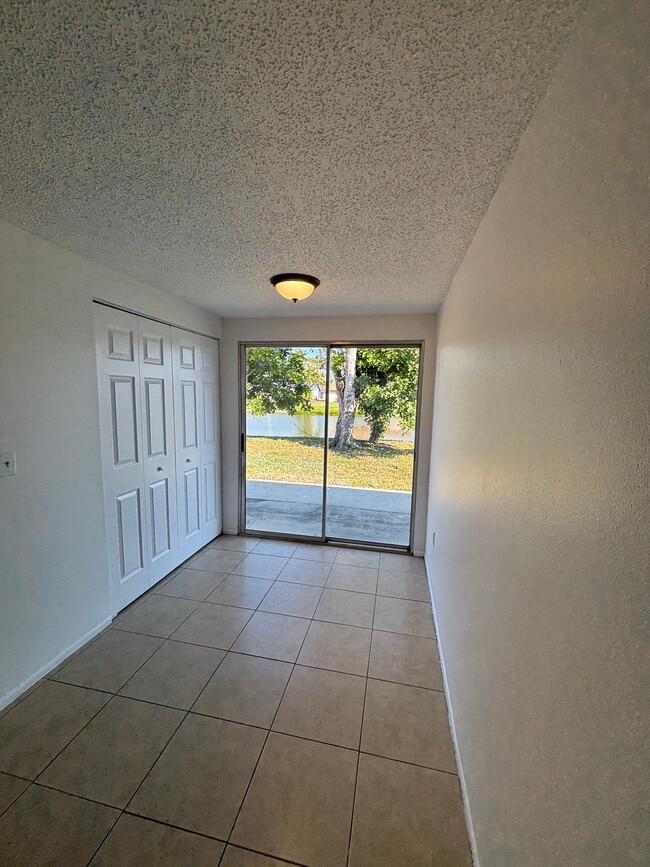 4209 79th St W in Bradenton, FL - Foto de edificio - Building Photo