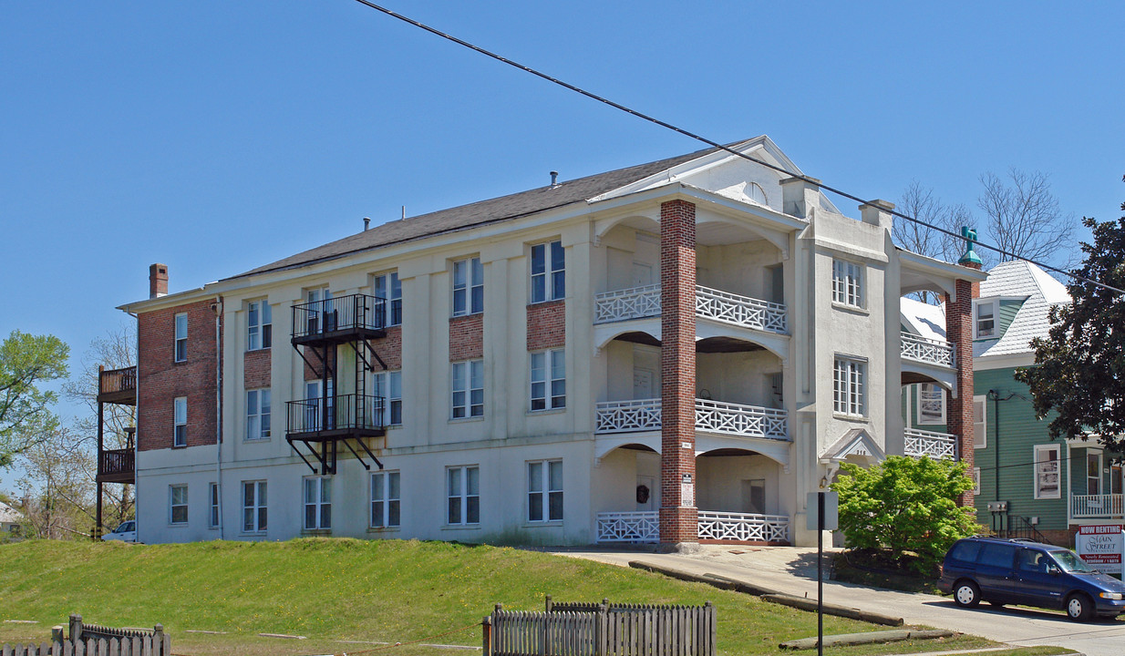 318 N Main St in Suffolk, VA - Building Photo