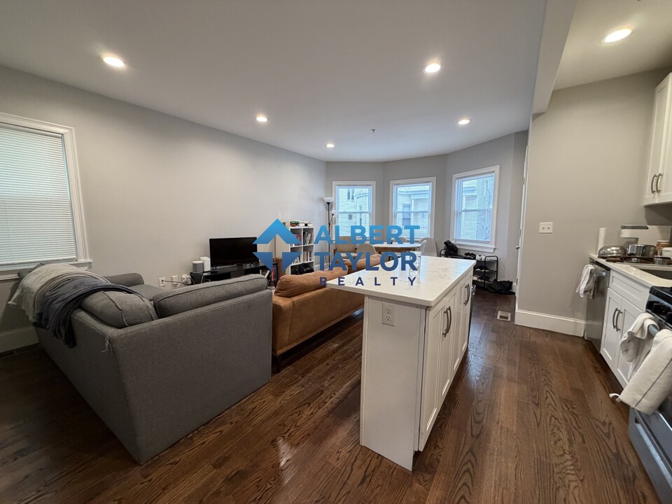 29 Darling St, Unit 1 in Boston, MA - Building Photo