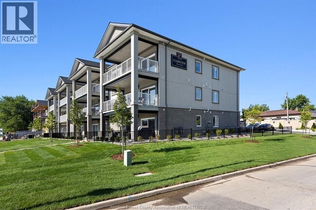 215 Lesperance Rd in Tecumseh, ON - Building Photo - Building Photo