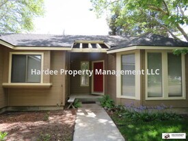 5522 N Castle Hill Way