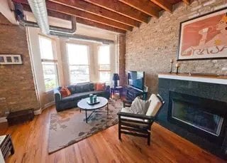 2368 N Elston Ct, Unit 3F in Chicago, IL - Foto de edificio - Building Photo