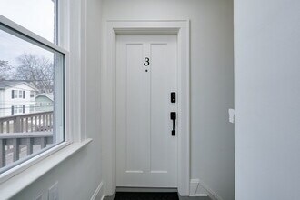 1737 Lincoln Ave, Unit Unit #3 in Cincinnati, OH - Building Photo - Building Photo