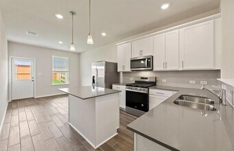 288 Kapok St in Buda, TX - Building Photo - Building Photo