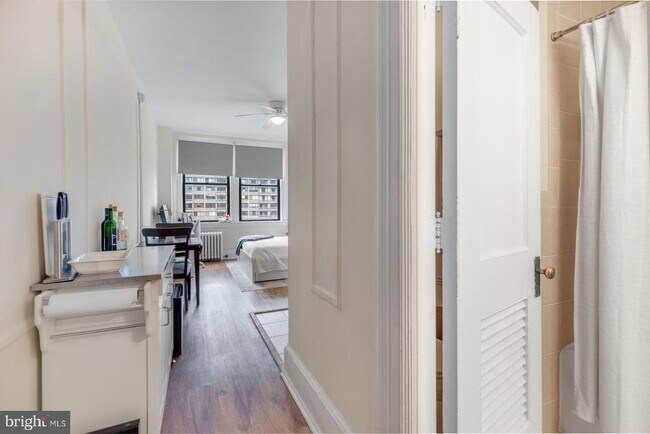 1324 Locust St in Philadelphia, PA - Building Photo - Building Photo