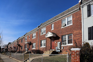 1416-1420 Holbrook St NE Apartments