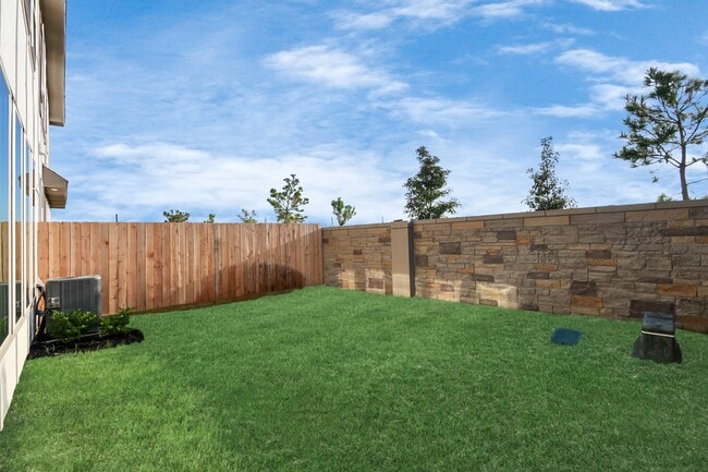 property at 5535 Holly Hvn Ct