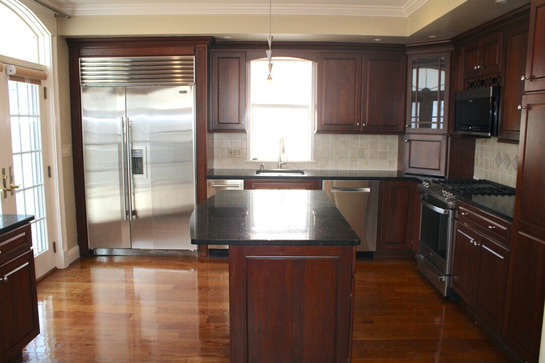 33 Franklin St, Unit 2 in Somerville, MA - Building Photo