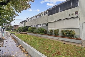 6160 Whitsett Ave in Los Angeles, CA - Building Photo - Building Photo