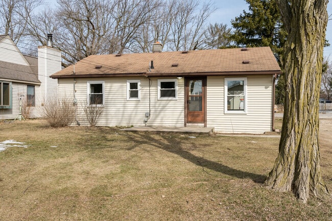 83 W Drahner Rd in Oxford, MI - Building Photo - Building Photo