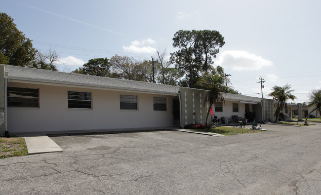 24 W Mariana Ave in North Fort Myers, FL - Building Photo - Building Photo