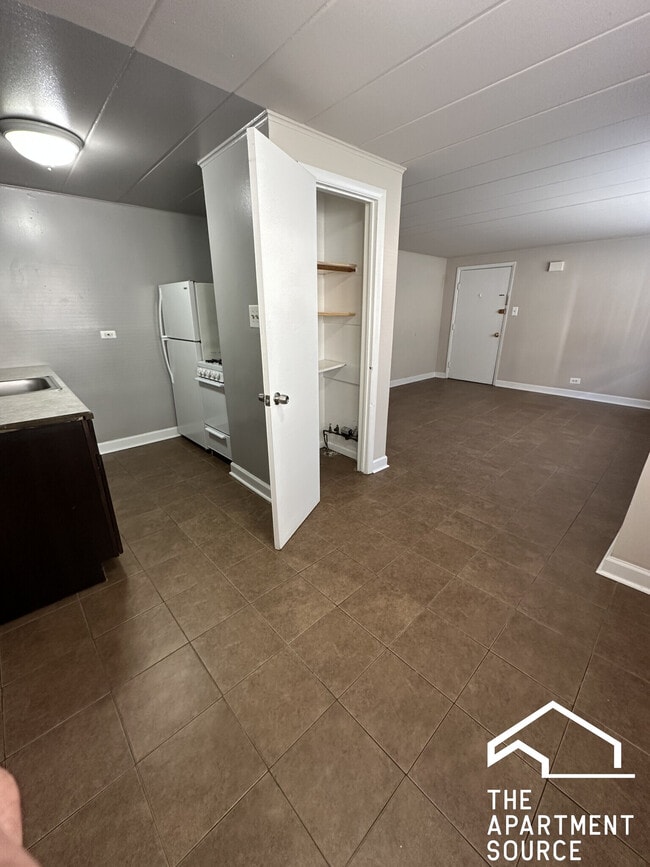 9610 Ivanhoe Ave in Schiller Park, IL - Building Photo - Building Photo