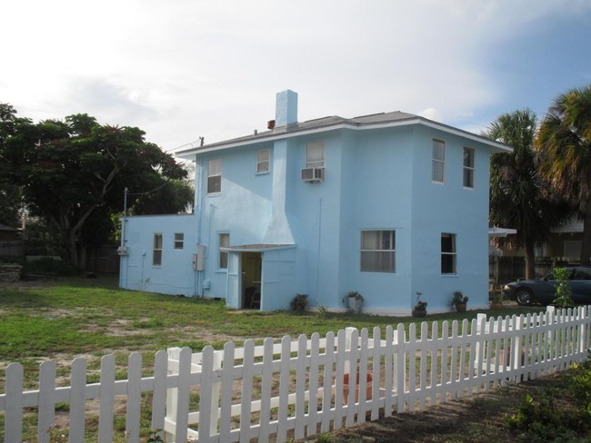 1217 Madeira Ct in West Palm Beach, FL - Foto de edificio - Building Photo