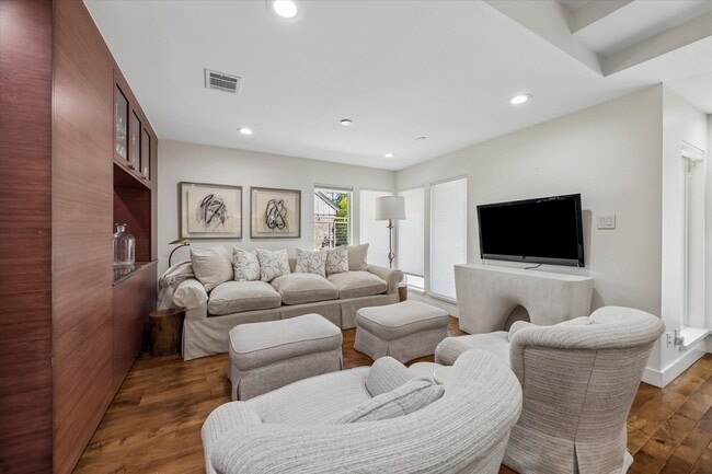 property at 623 Pinehaven Dr