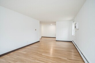 3701 West Lake St. in Minneapolis, MN - Building Photo - Interior Photo