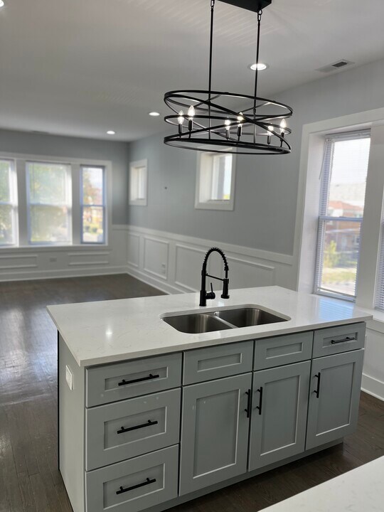 5033 W Wabansia Ave, Unit Unit 2W in Chicago, IL - Building Photo