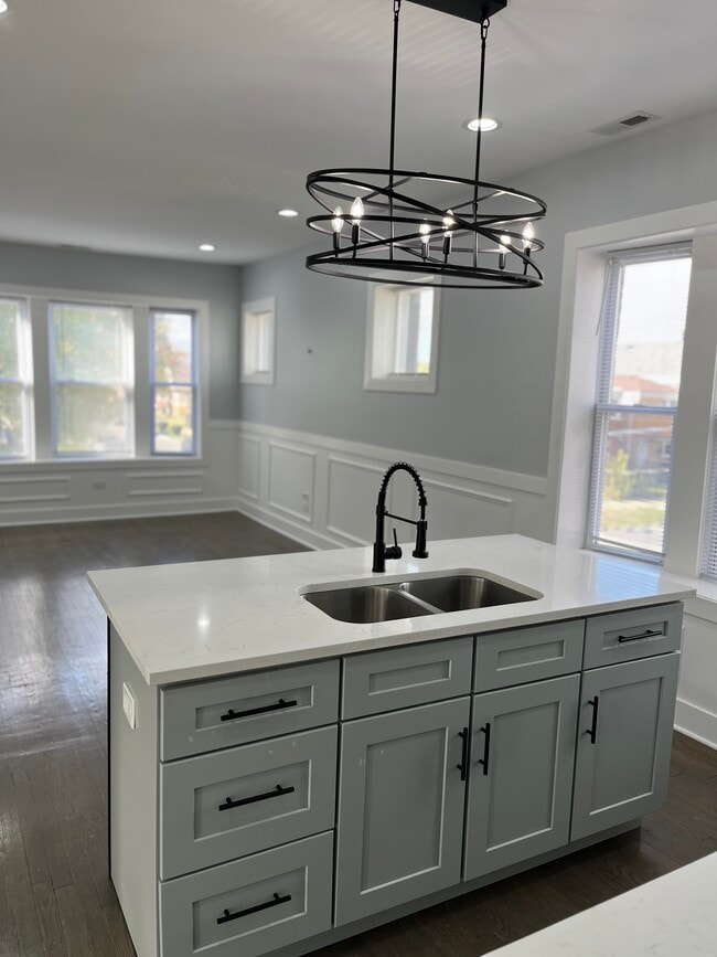 5033 W Wabansia Ave, Unit 2W