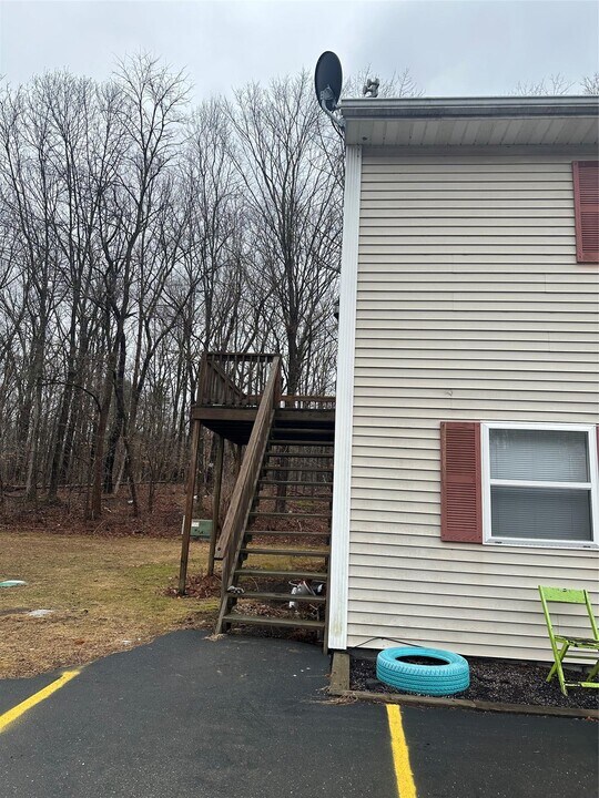 2048 Co Rte 8 in Elizaville, NY - Building Photo