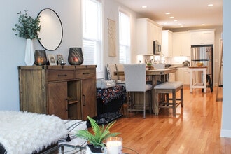 1214 W Nelson St, Unit 1 in Chicago, IL - Building Photo - Building Photo