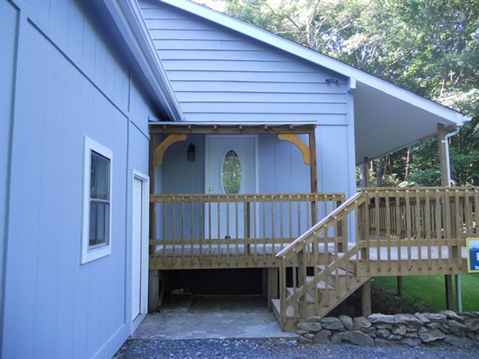 277 Woodland Ln in Blowing Rock, NC - Building Photo