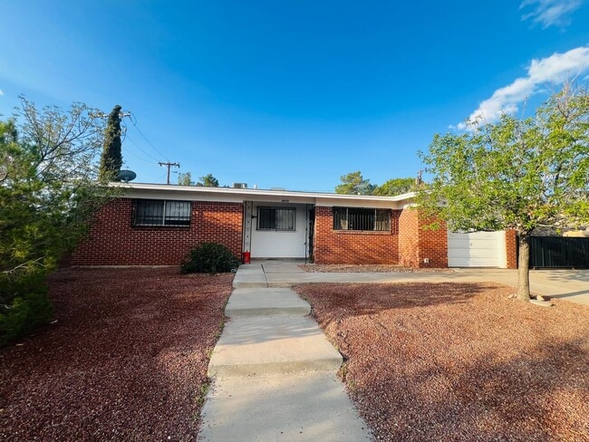 9632 Montwood Dr in El Paso, TX - Building Photo - Building Photo