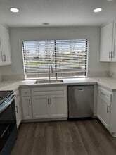 1356 N Schooner Ln in Anaheim, CA - Building Photo - Building Photo