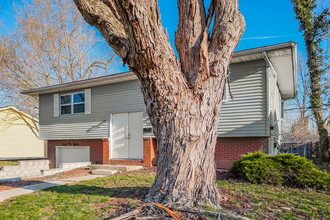 5180 Fullerton Dr in Columbus, OH - Building Photo - Building Photo