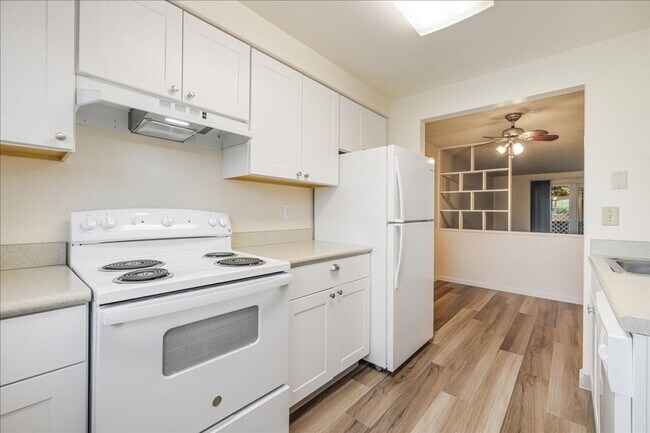 PARG  -Risley &amp; East Avenue in Milwaukie, OR - Foto de edificio - Building Photo