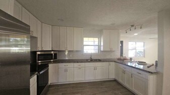 10101 Rebel Rd in Houston, TX - Building Photo