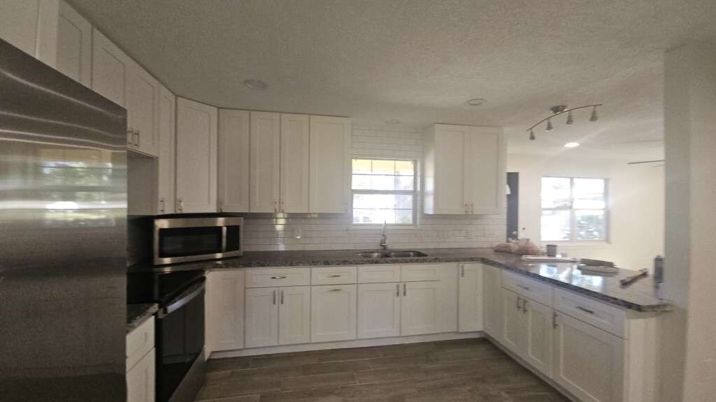 10101 Rebel Rd in Houston, TX - Building Photo