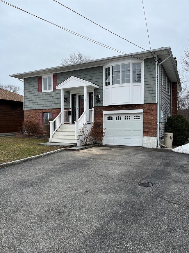 43 Floyd Pl in East Norwich, NY - Building Photo - Building Photo