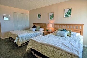 303 Atlantic Ave, Unit 402 in Virginia Beach, VA - Building Photo - Building Photo