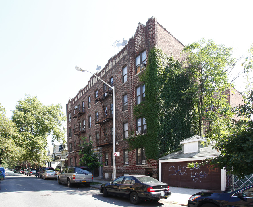 East 3rd Street Court in Brooklyn, NY - Building Photo