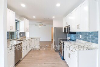 911 SE 19th St in Cape Coral, FL - Building Photo - Building Photo