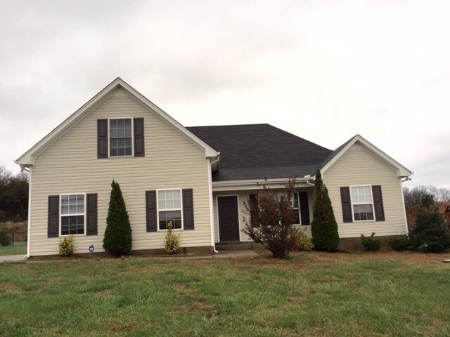 1232 Crescent Ridge Drive in Murfreesboro, TN - Building Photo