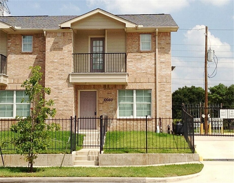 10060 Emnora Ln in Houston, TX - Building Photo