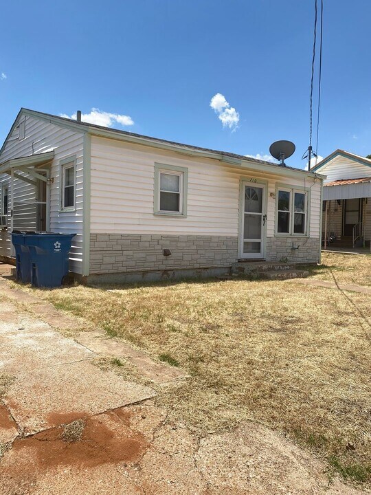 710 E Arkansas Ave in Sweetwater, TX - Building Photo