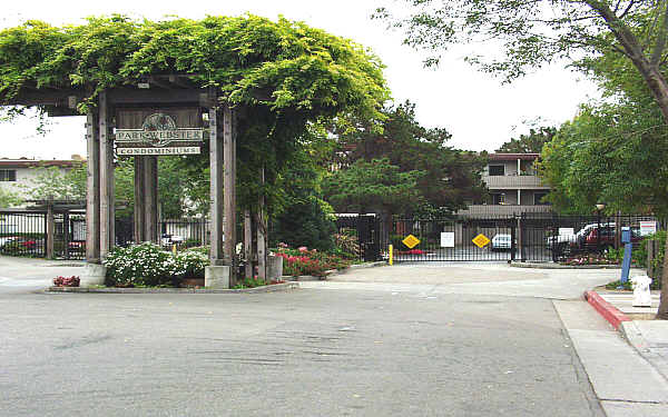 Park Webster Condominiums in Alameda, CA - Building Photo