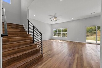 105 Out Yonder in Horseshoe Bay, TX - Building Photo - Building Photo