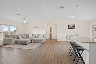 7023 Tide Cir in La Belle, FL - Foto de edificio - Building Photo