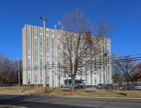 Westgate Towers in Kansas City, KS - Building Photo - Building Photo